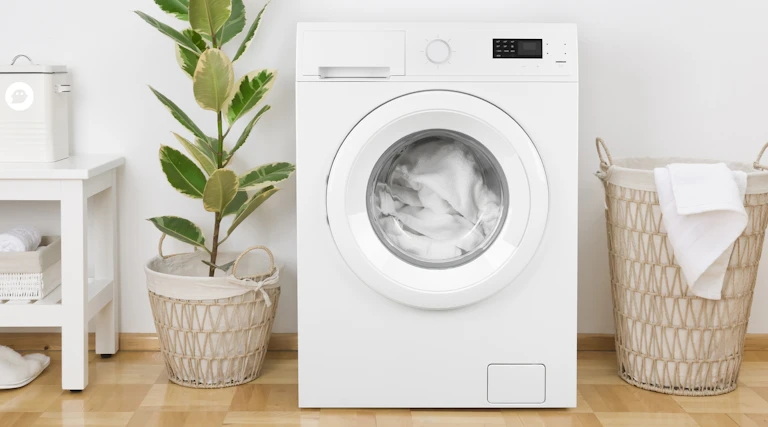 Puis-je mettre des draps dans la machine à laver?