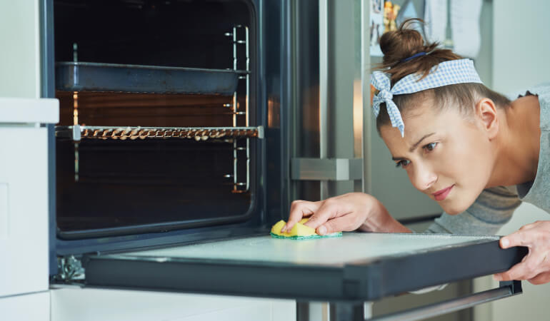cleaning an oven