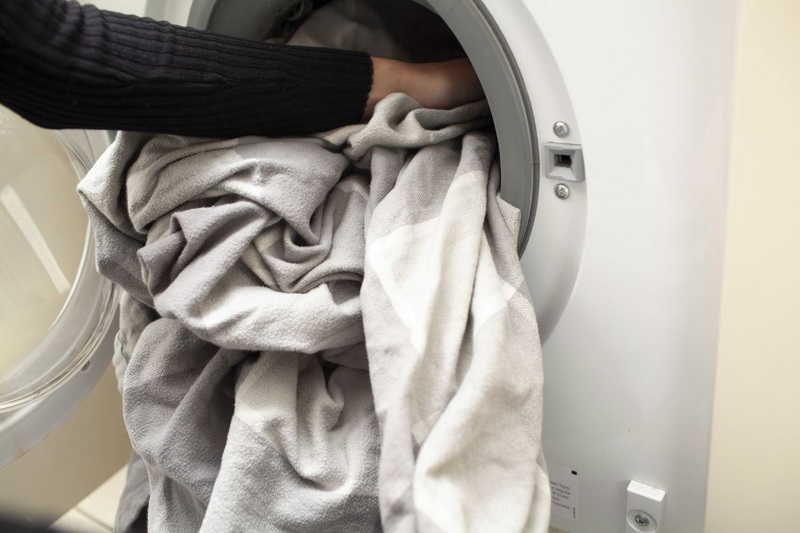 How To Get Sheets White Again in Washing Machine?