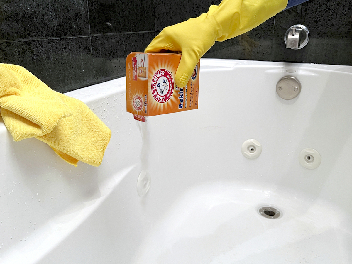 how to clean a jetted tub with baking soda
